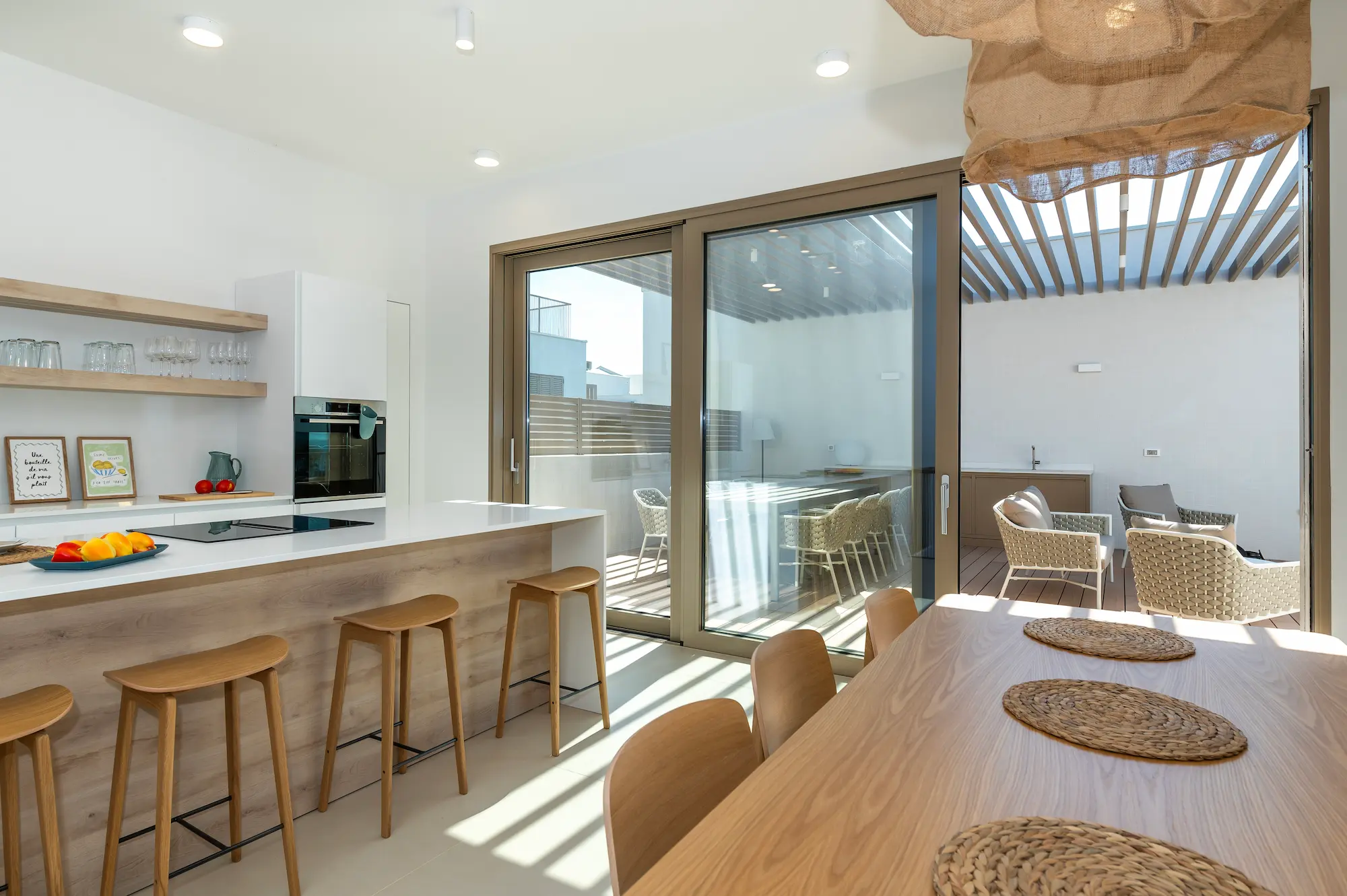 Kitchen & Dining